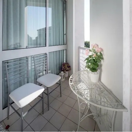 דירה Modern Sunny In Residental Area *