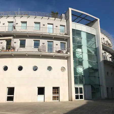 Modern Sunny In Residental Area Apartment Venedig