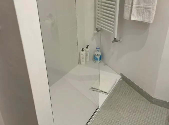 Modern Sunny In Residental Area شقة البندقية