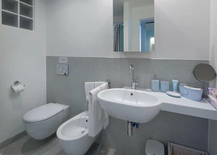 Modern Sunny In Residental Area البندقية